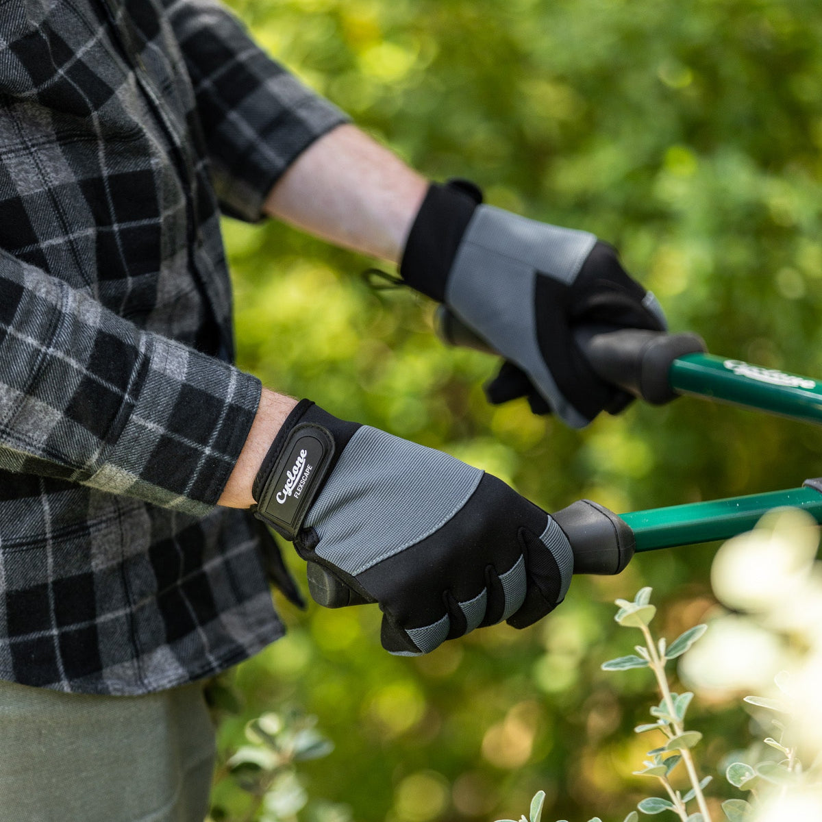 20114298-cyclone-size-large-flexscape-gardening-gloves-synthetic-leather-grey-black
