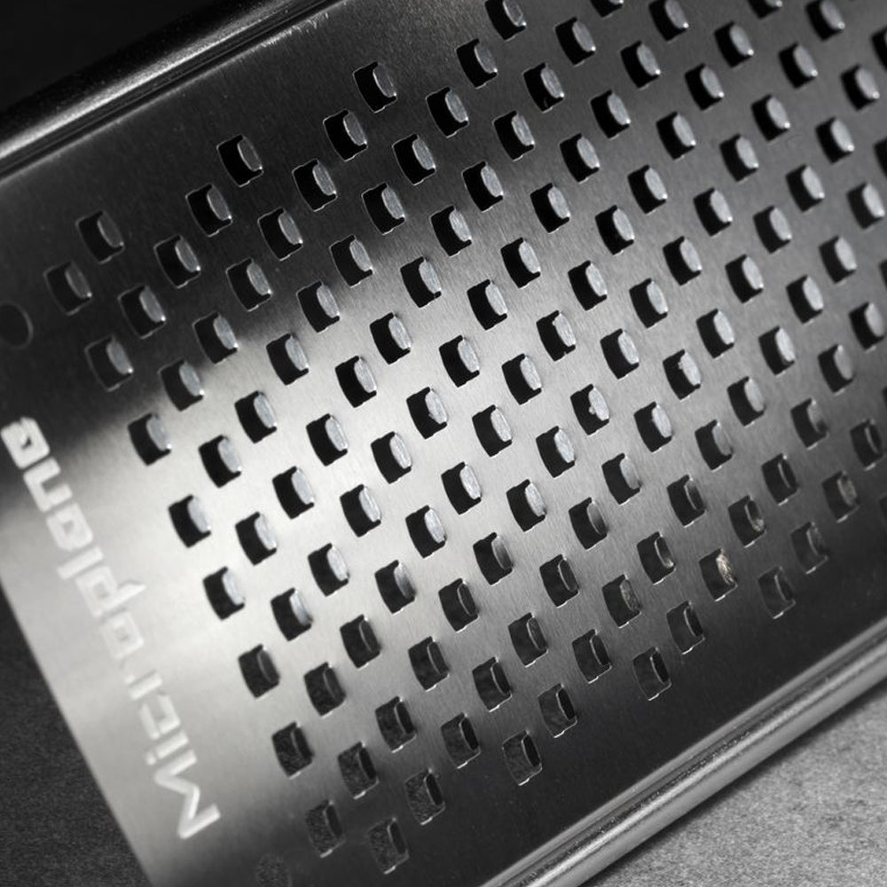 1530-microplane-gourmet-coarse-grater-black