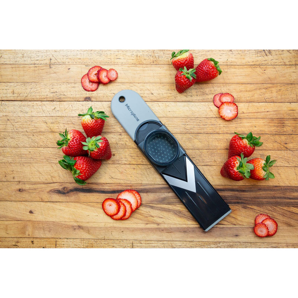 16100-microplane-30cm-mini-v-blade-mandoline-slicer-black