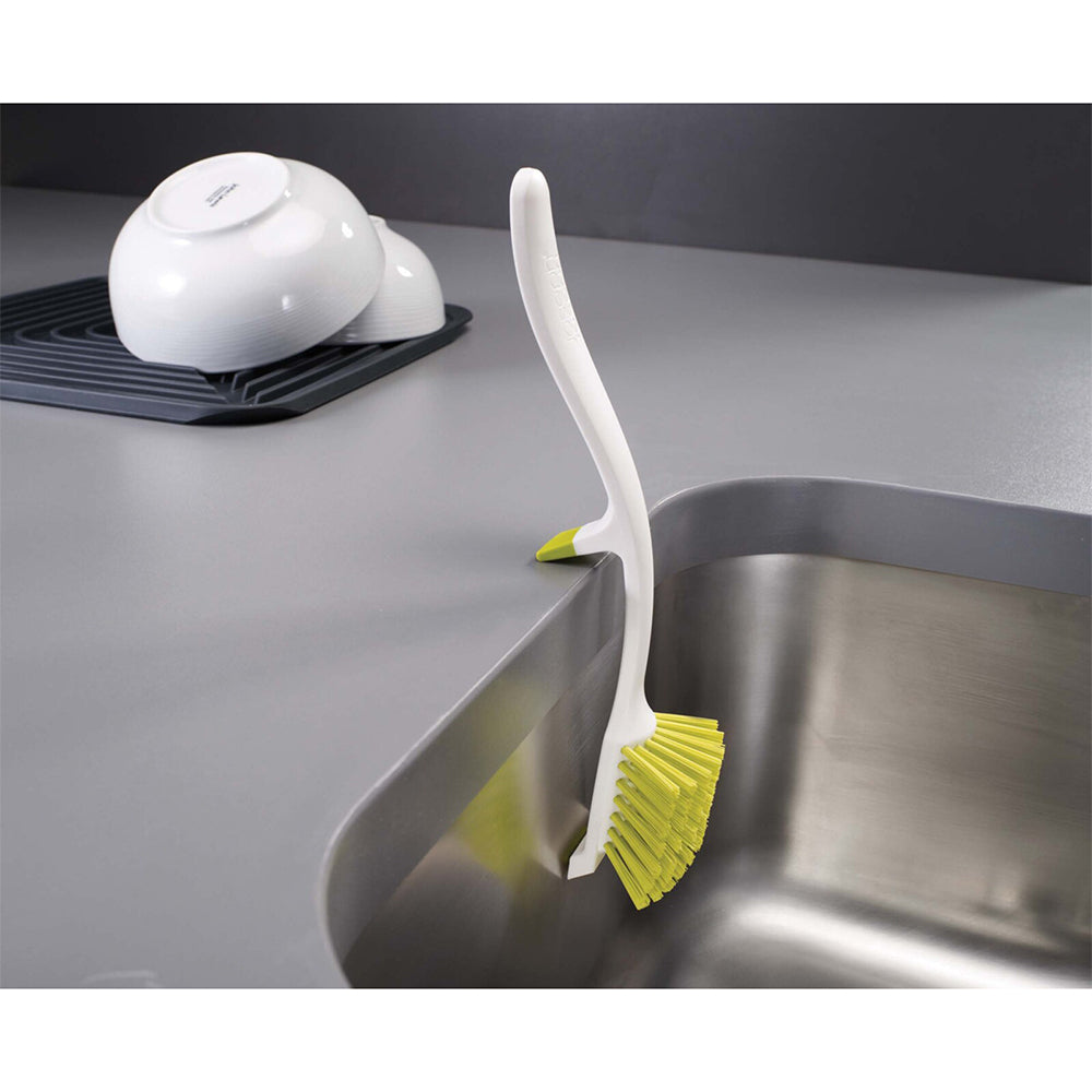 85026-joseph-joseph-edge-29cm-curved-dish-brush-grey