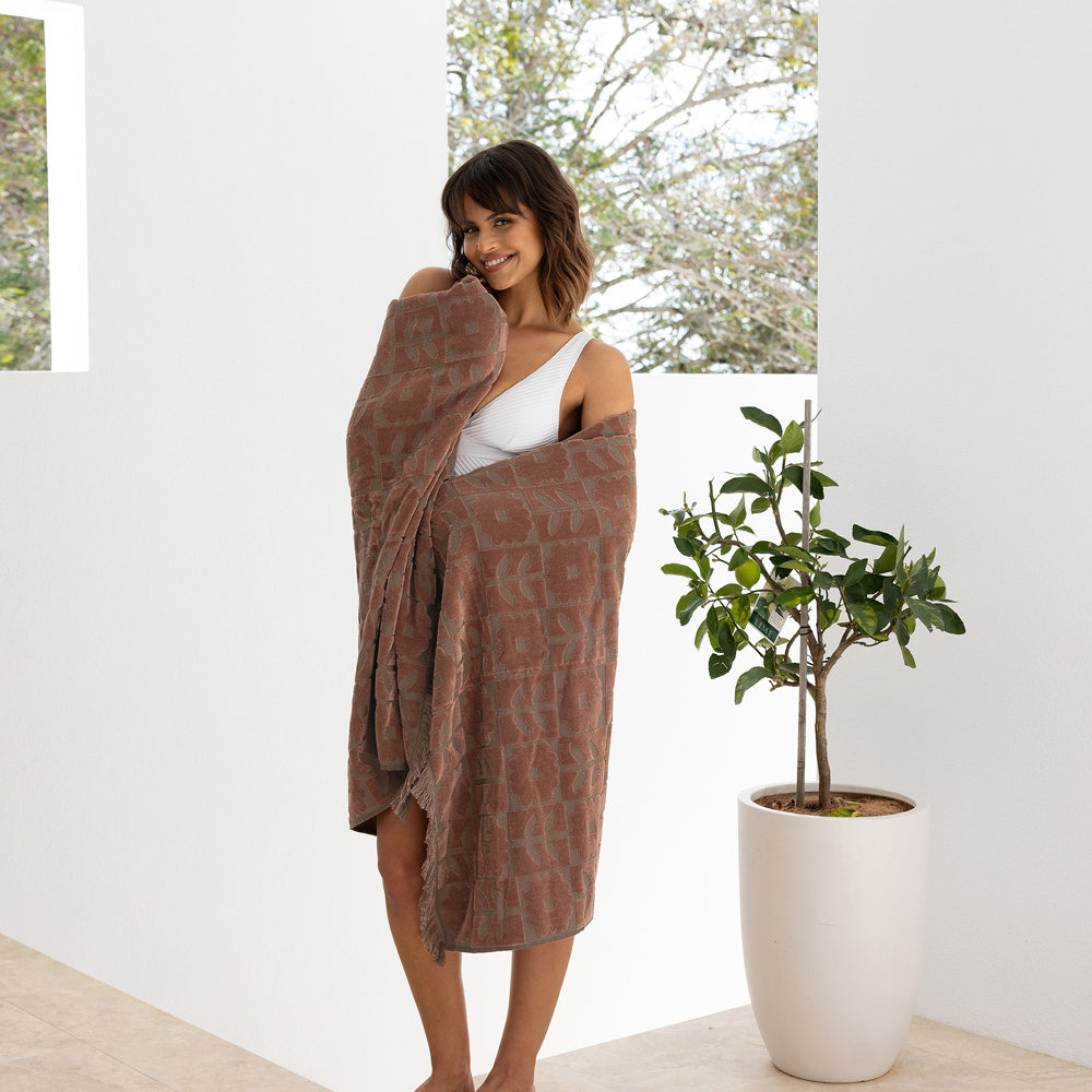 Bambury HiLo Cotton Beach Towel Bloom 90x170cm - Toffee