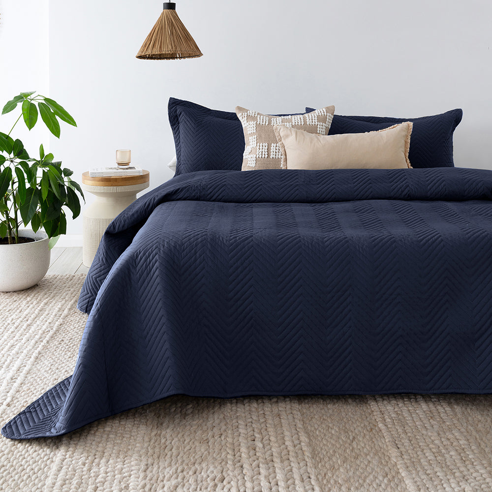Bambury Herringbone Embossed Coverlet Set Navy Queen/King Bed Home
