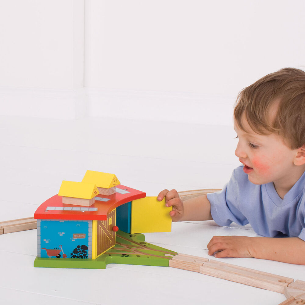Bigjigs Rail Wood Triple Engine Shed Kids Rail Accessories Toys 26x22.5cm 3y+