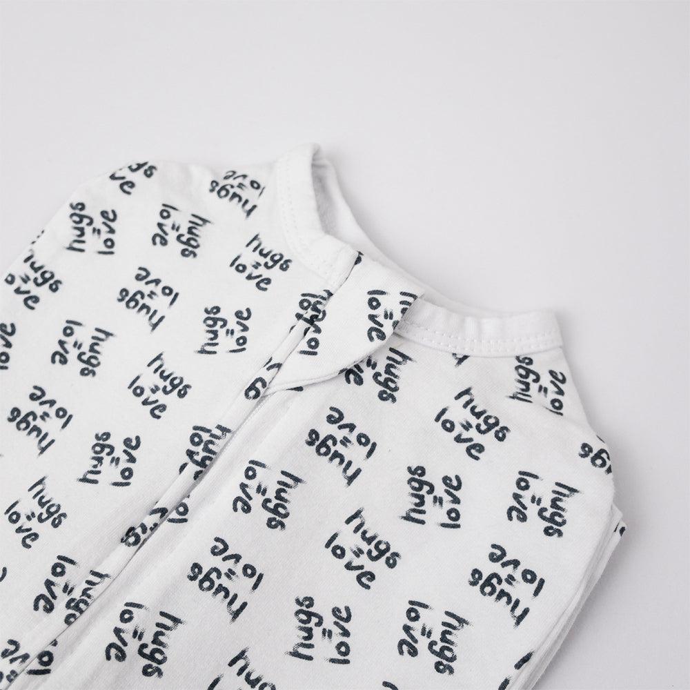 Baby Studio Swaddle Pouch BCI Cotton Hugs = Love Size 0-3m