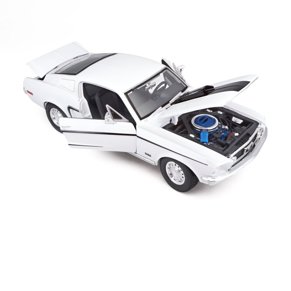 Maisto 1968 Ford Mustang GR Cobra Jet Fastback Model Car Replica White