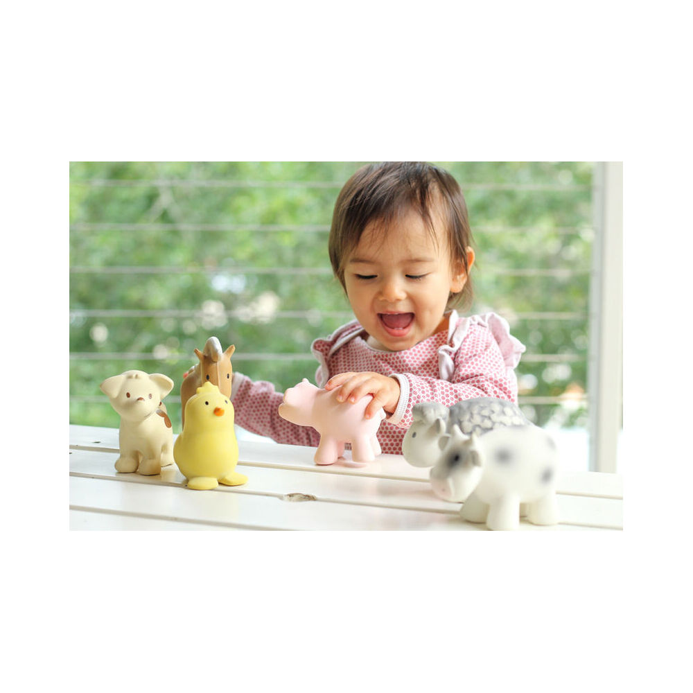 Tikiri 10.5cm Farm Animal Rubber Pig 95001 Sensory Toy 0m+ Pink