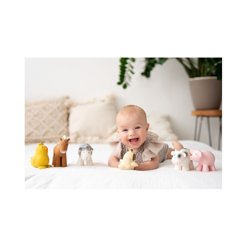 Tikiri 10.5cm Farm Animal Rubber Pig 95001 Sensory Toy 0m+ Pink