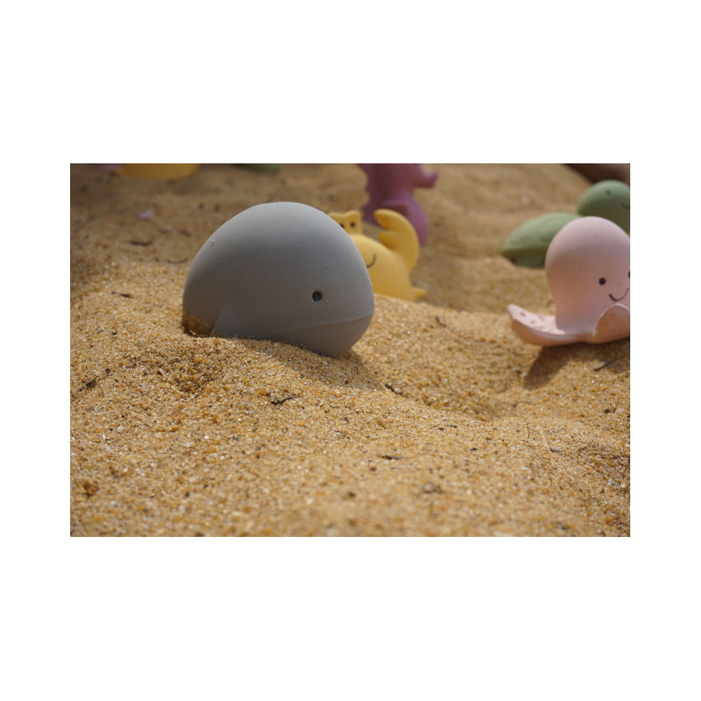 2PK Tikiri 10cm Ocean Buddy Rubber Whale 97502 Baby Toy 0m+ Grey