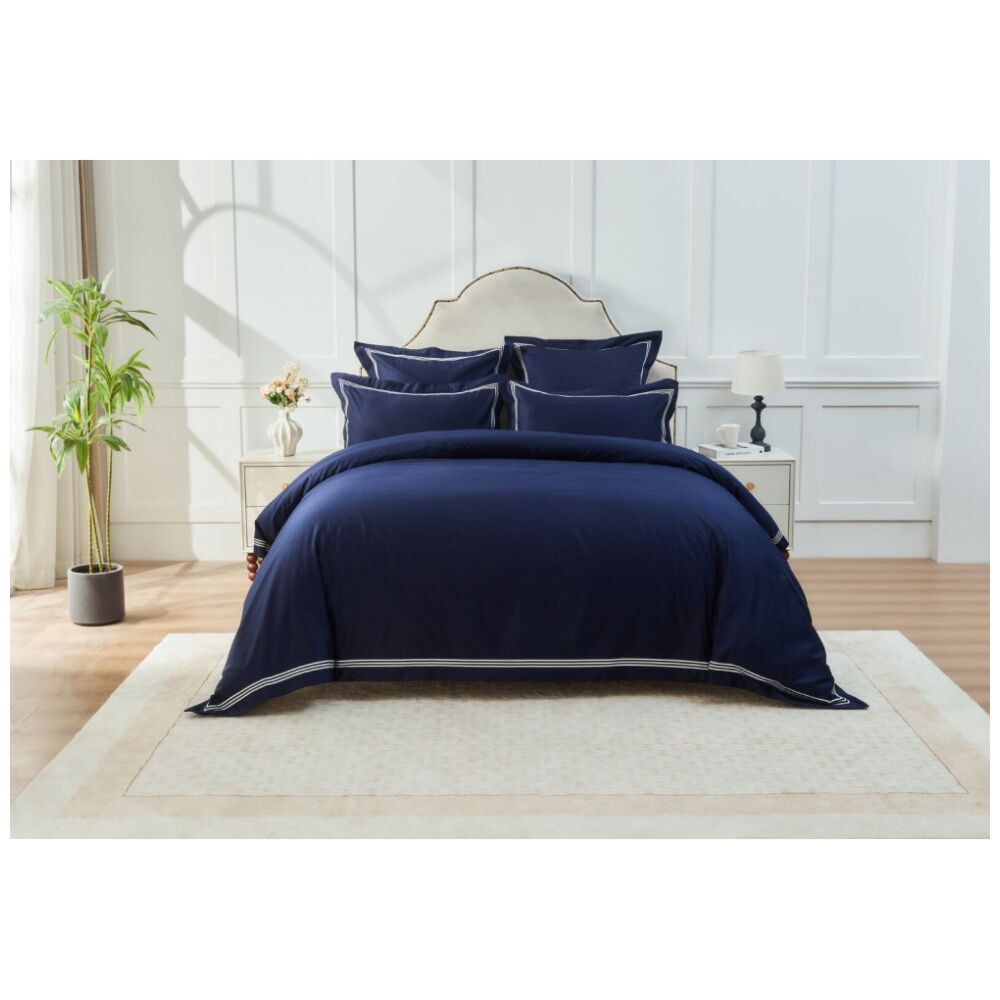 Grosvenor House 500TC Hotel Embroidered Quilt Set Navy W/ White