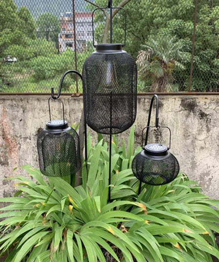 Yard Master 22x19cm Solar Outdoor Garden Lantern - Black