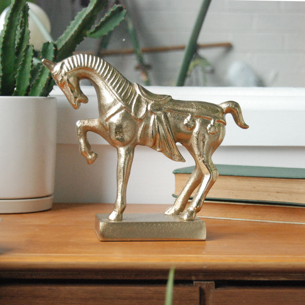 White Moose Horse on Base Home Decor Metal Sculpture/Figurine 24x20x8.5cm Gold