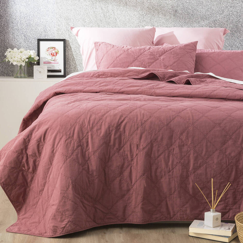Renee Taylor Single/Double Attwood Cotton Quilted Coverlet Set Rose