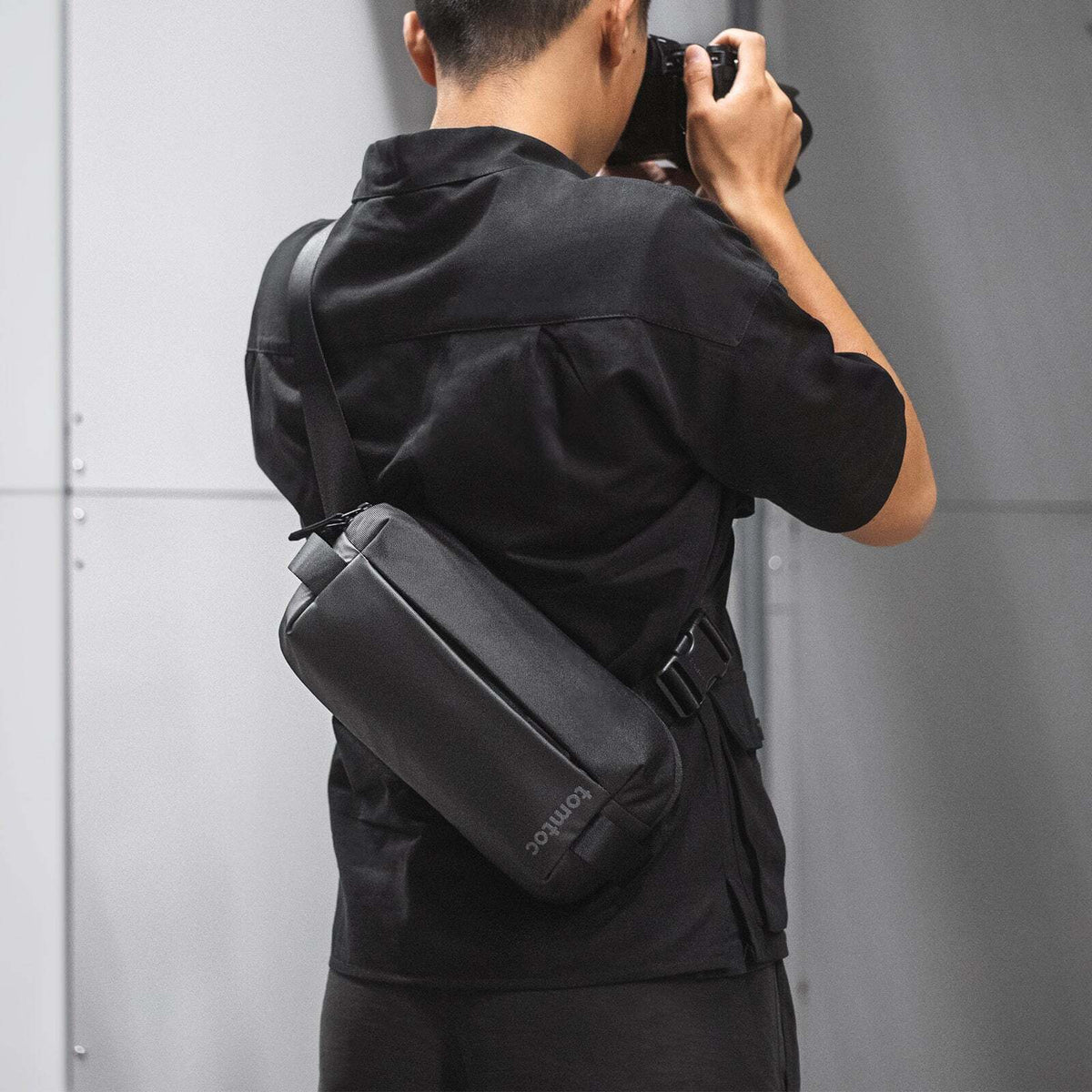 Tomtoc Explorer-T21 EDC Sling/Crossbody Bag Fits 8.2in iPad BLK