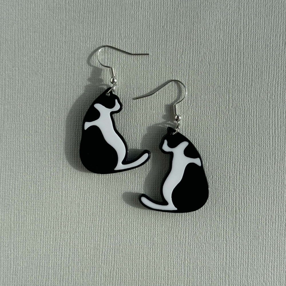2PK Urban Pop Simple Cat Acrylic Earrings Black and White