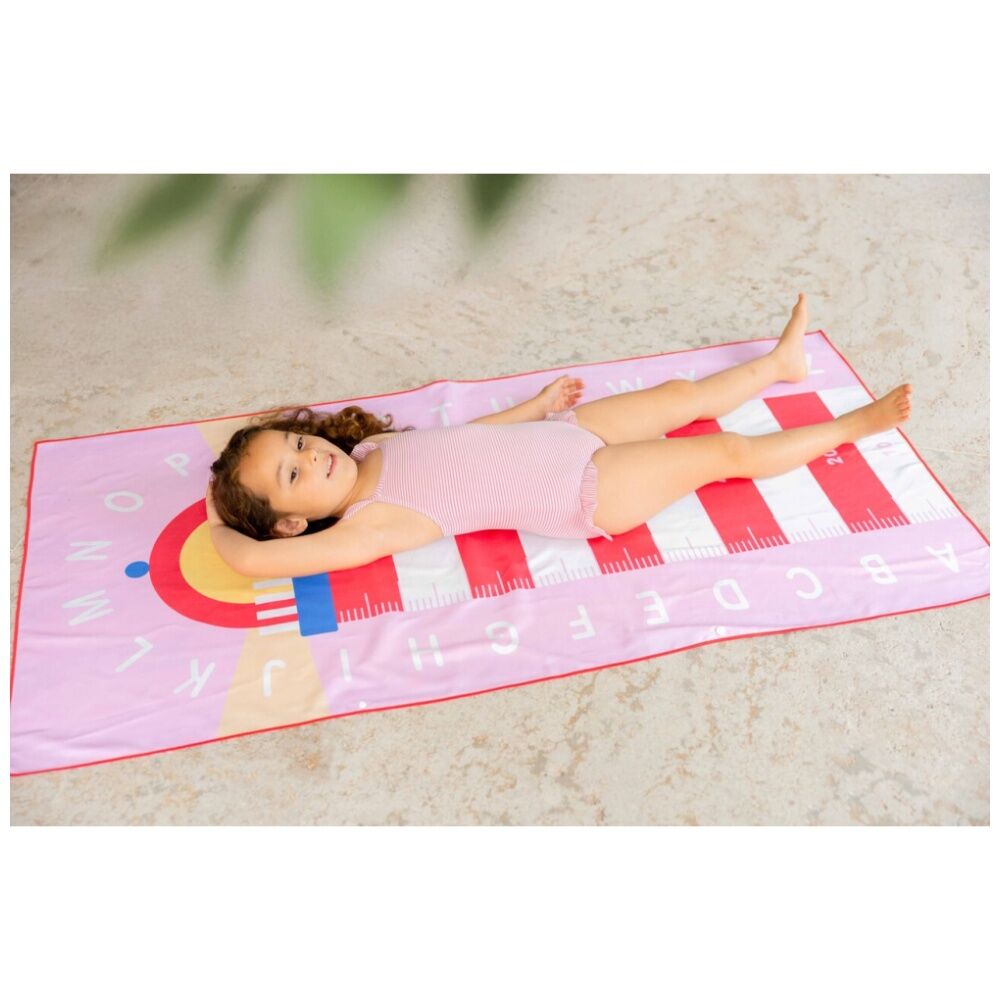 Quut Medium Microfibre Childrens Towel & Game in 1 Lighthouse Cherry 140x70cm