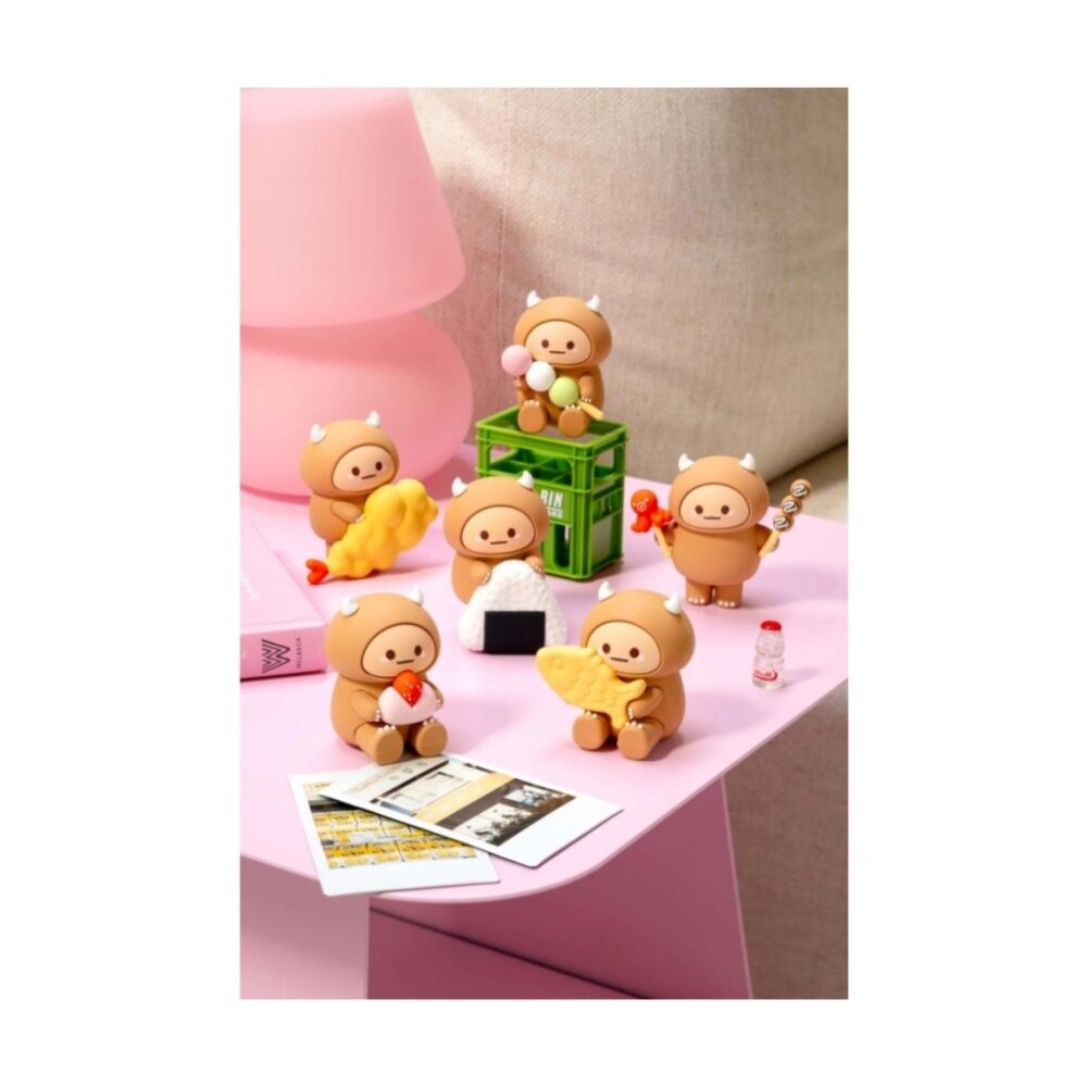 4PK Smoko Hank Yeti Eating Street Food Toy Collectable Figurine 15Y+ Assorted