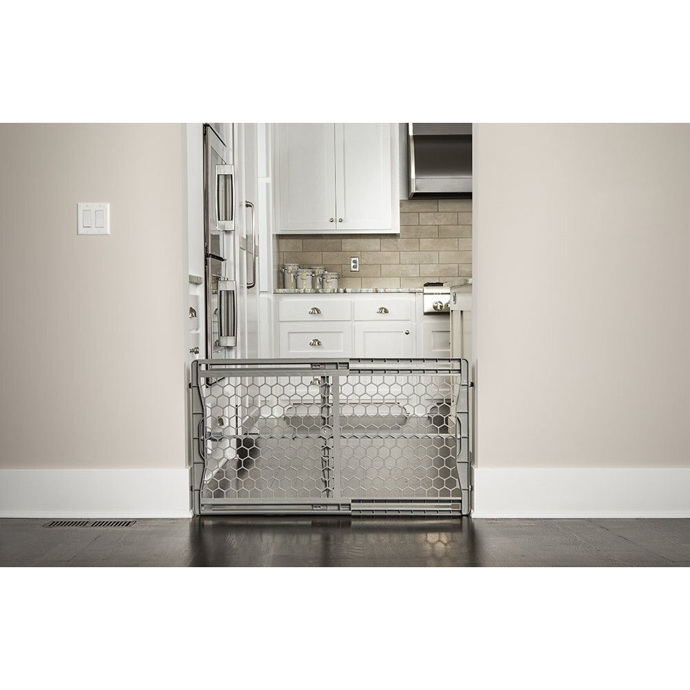 1910722-regalo-baby-adjustable-doorway-security-plastic-gate-106cm