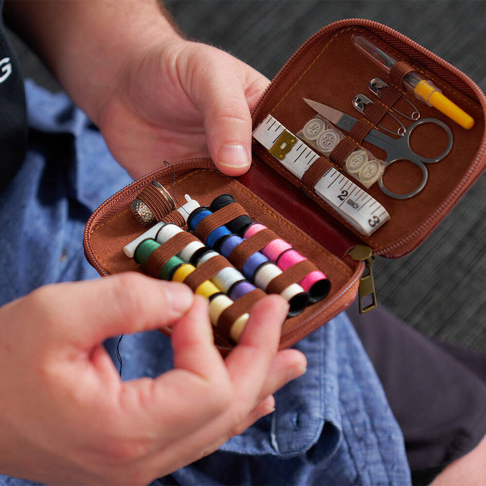 10gsk-annabel-trends-gentlemans-travel-sewing-kit-w-case