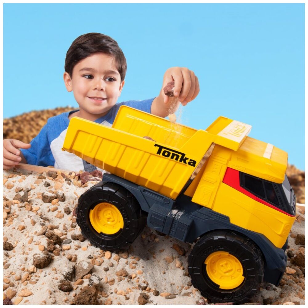 Tonka Futuristic Steel Mighty Dump Truck 1:16 Scale Kids Outdoor Toy 3y+ Yellow