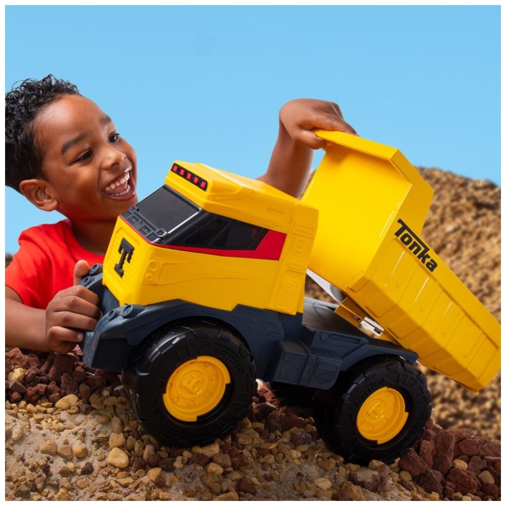 Tonka Futuristic Steel Mighty Dump Truck 1:16 Scale Kids Outdoor Toy 3y+ Yellow