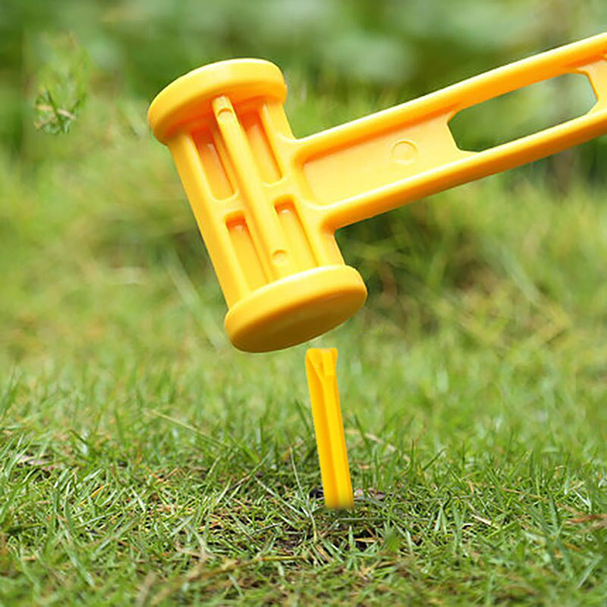 7pc Wildtrak Plastic Pegs & Double Headed Mallet Set - Yellow