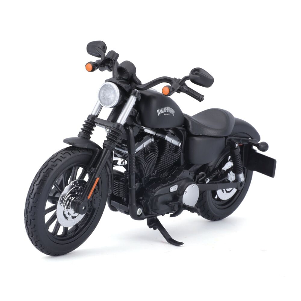 Maisto Motorcycle 2014 Sportster Iron 883 Diecast Model Replica