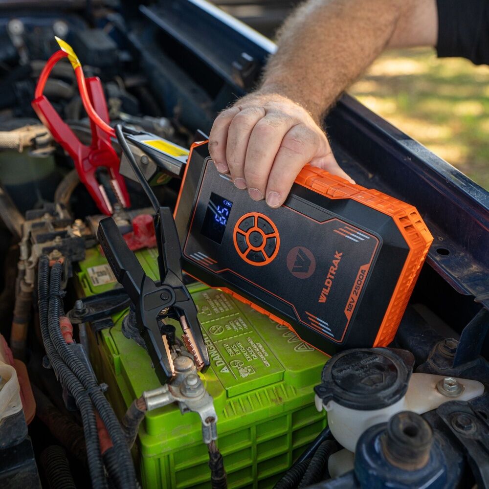 Wildtrak Heavy Duty 2500A Lithium Jump Starter 12000mAh With Tyre Air