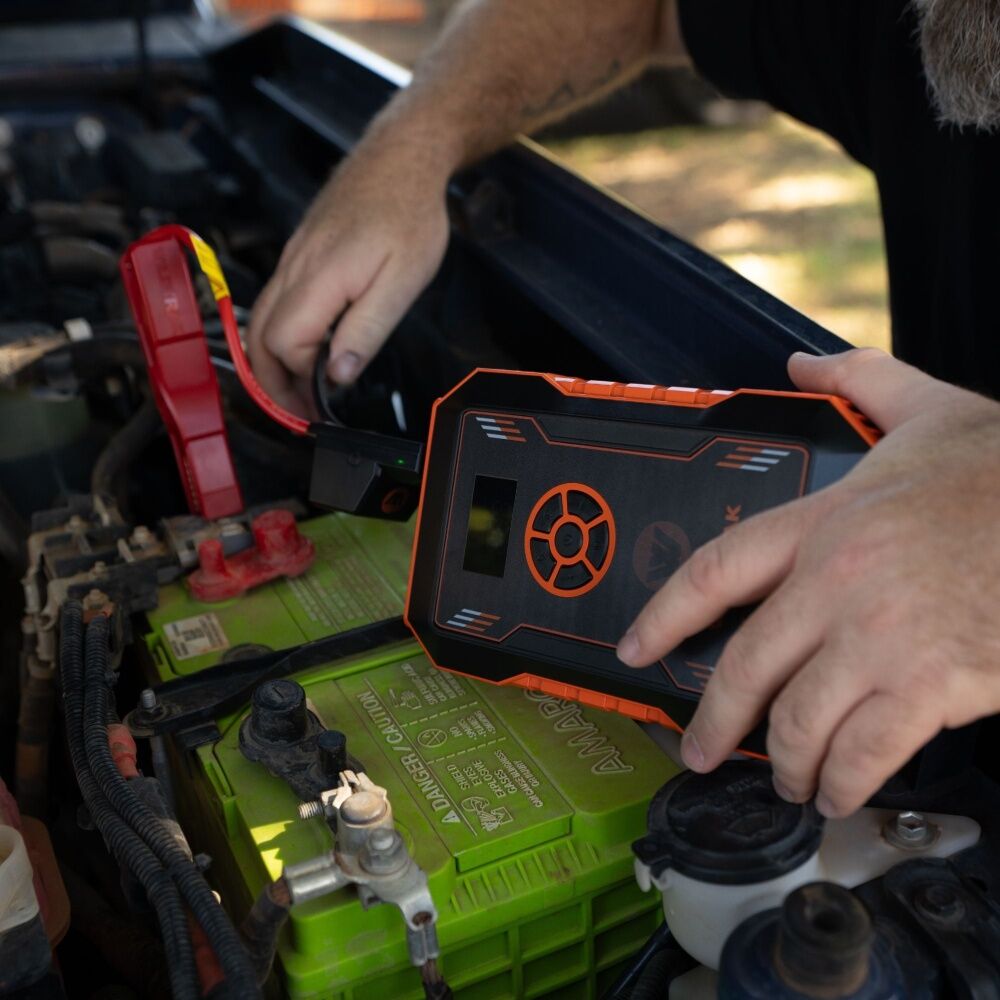 Wildtrak Heavy Duty 2500A Lithium Jump Starter 12000mAh With Tyre Air