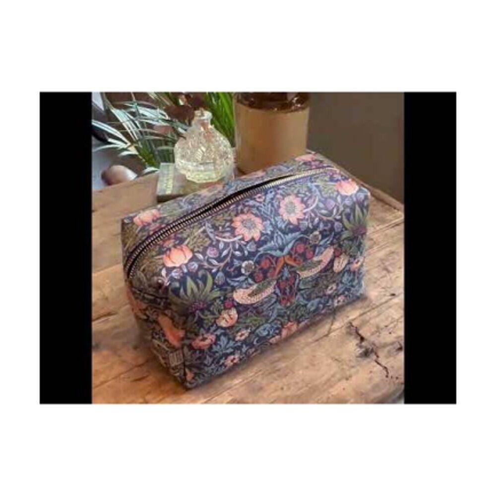 2PK Heathcote & Ivory William Morris Strawberry Thief Toiletry Bag Large