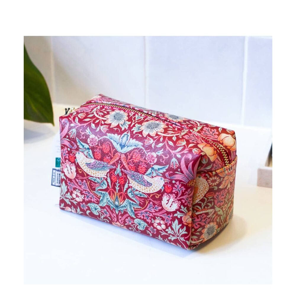 Heathcote & Ivory William Morris Strawberry Thief Toiletry Bag Medium