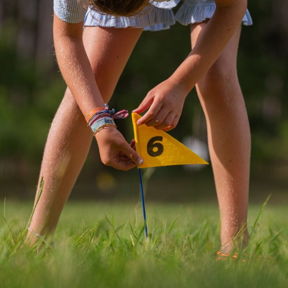 BS TOYS Disc Golf Kids Outdoor Toy W/ 6 Flags 45cm Poles 25cm Discs 6y+