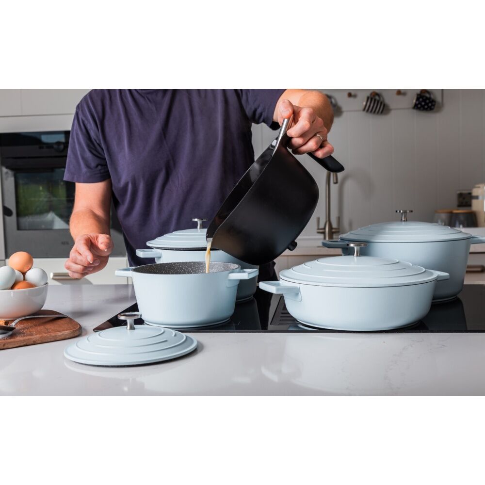 MasterCraft Cast Aluminium Casserole Dish Kitchen Cooking Pot 4L Sky Blue 24cm