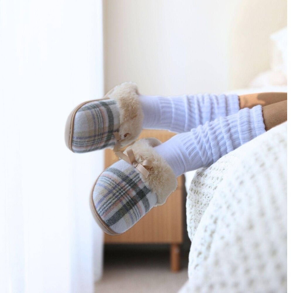 SnuggUps Women's Slide Non-Slip Closed Toe Slippers Cream Plaid