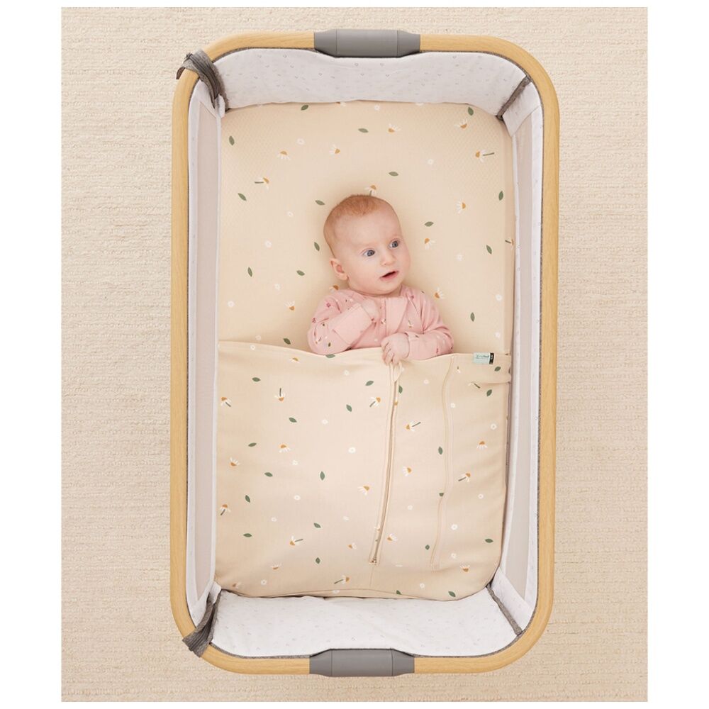 ergoPouch Baby Bedside Sleeper HugMe Blanket Tog 1.0-2.5 Daisy Sprinkle