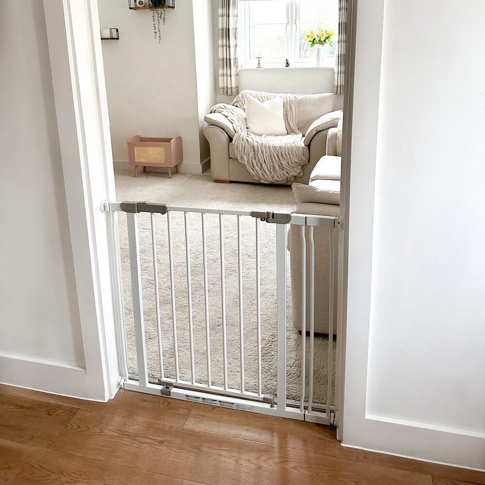 Dreambaby Ava Baby/Child Swing Close Security Gate 76cm - White