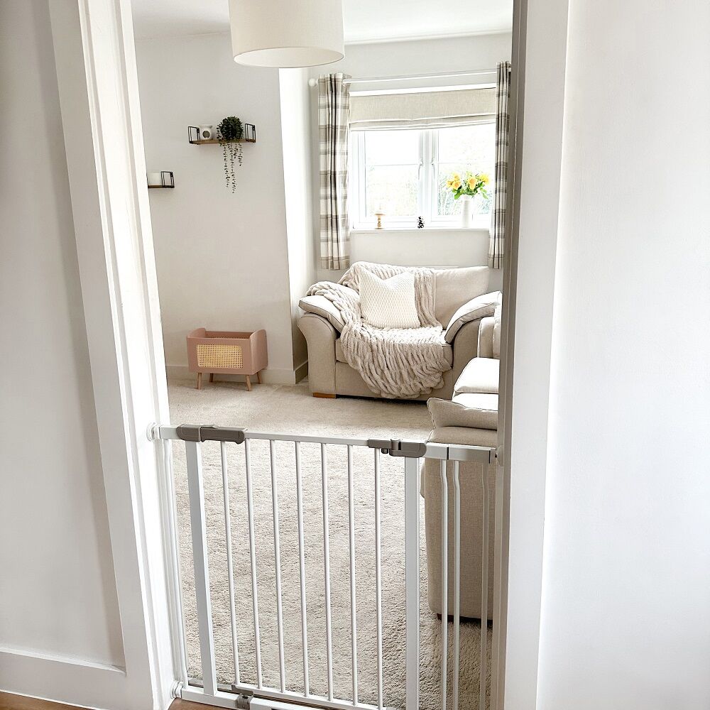 Dreambaby Ava Baby/Child Swing Close Security Gate 76cm - White