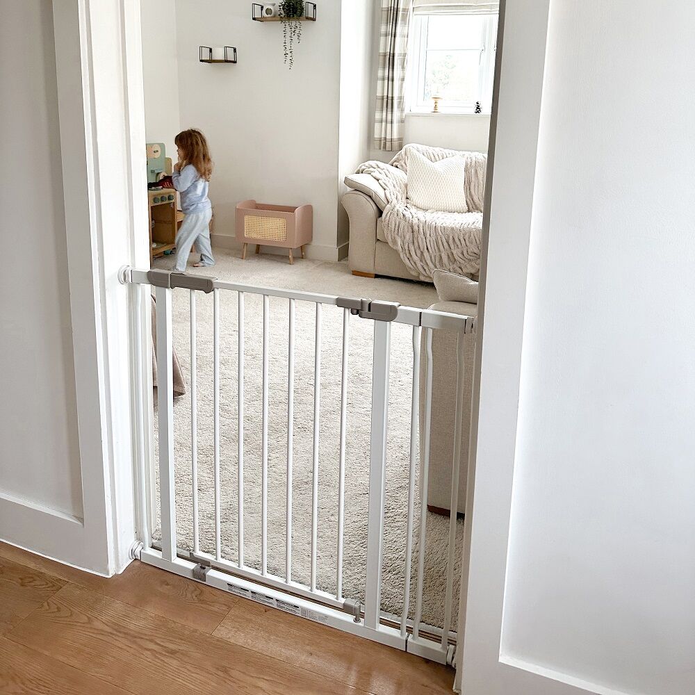 Dreambaby Ava Baby/Child Swing Close Security Gate 76cm - White