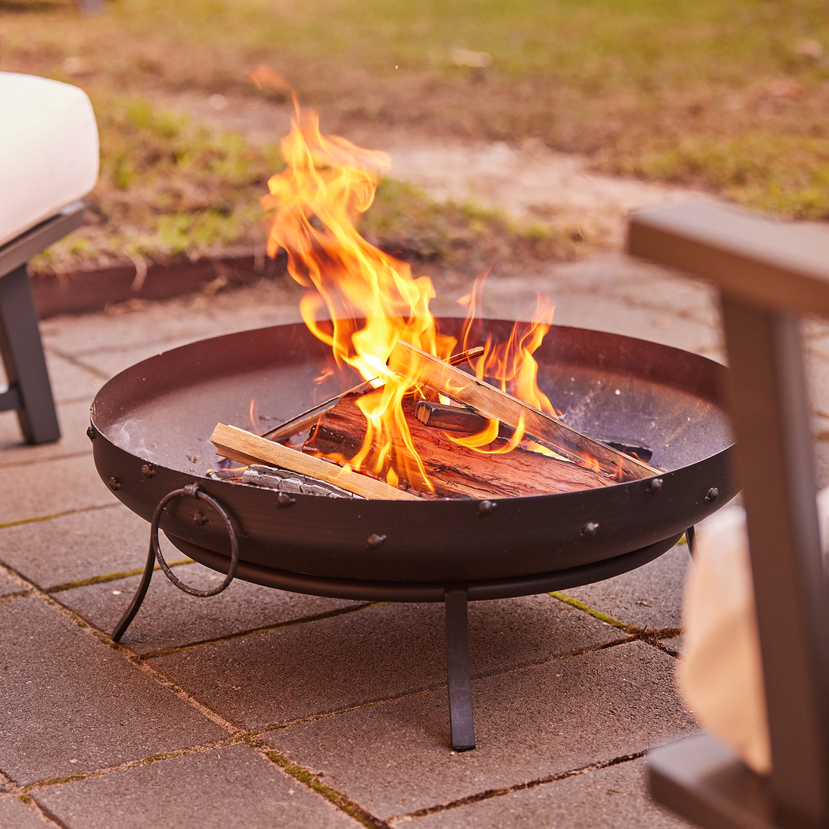 Glow Mini Kali Outdoor Fireplace Garden Fire Pit Black steel