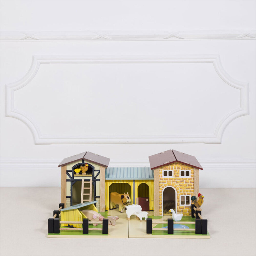 Le Toy Van 58cm The Farmyard Stable Wooden Toy Set Kids 3y+