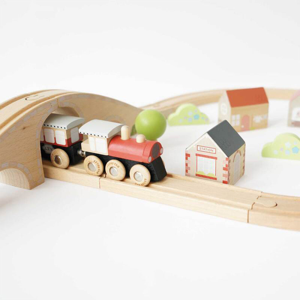 Le Toy Van Figure of 8 Train Track Wooden Toy Set Kids 2y+