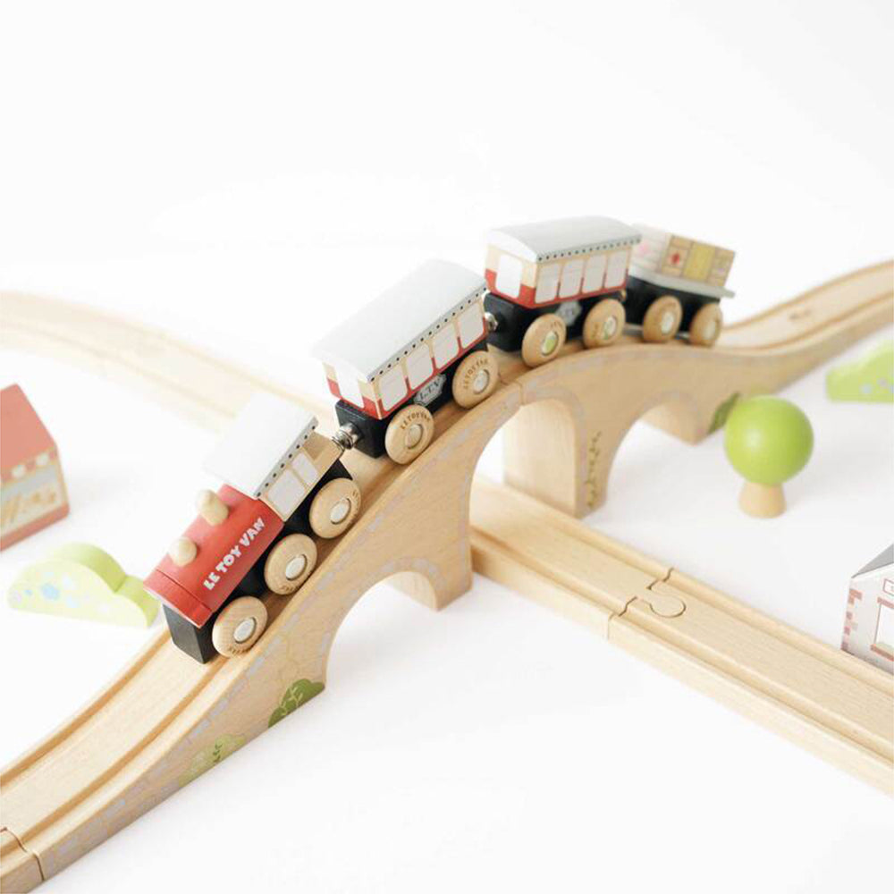 Le Toy Van Figure of 8 Train Track Wooden Toy Set Kids 2y+