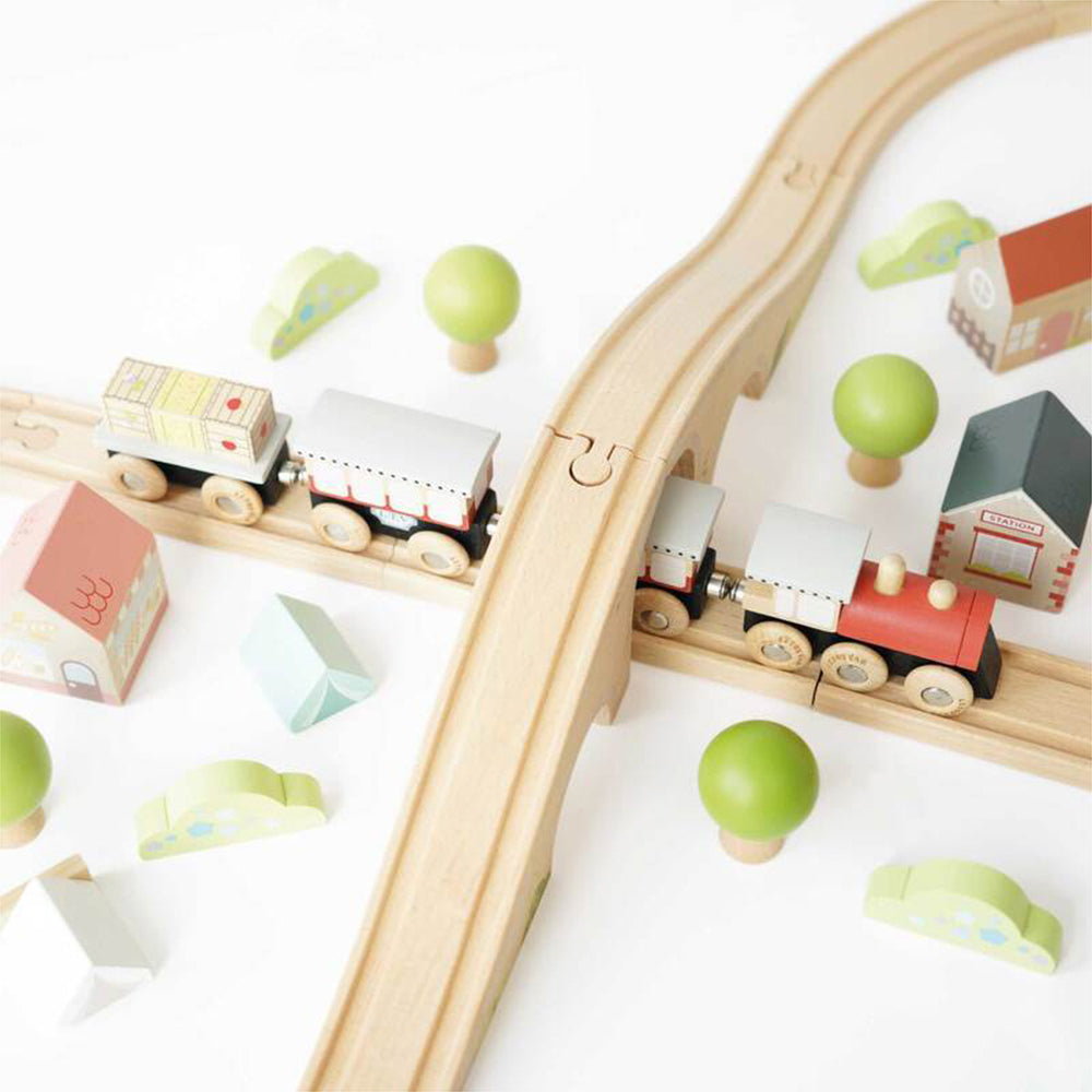 Le Toy Van Figure of 8 Train Track Wooden Toy Set Kids 2y+