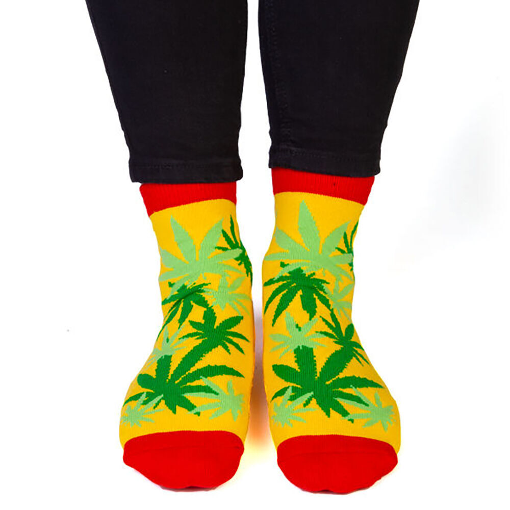 4PK Feet Speak Weed Women's Casual Crew Socks One-Size