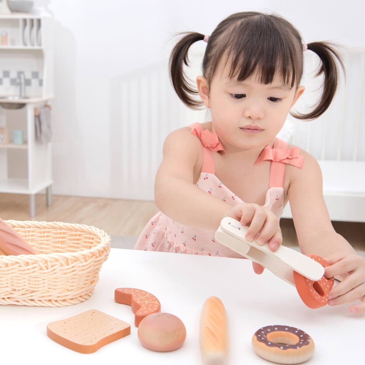 12pc New Classic Toys Wooden Bread Basket Kids Pretend Play Toy 24m+