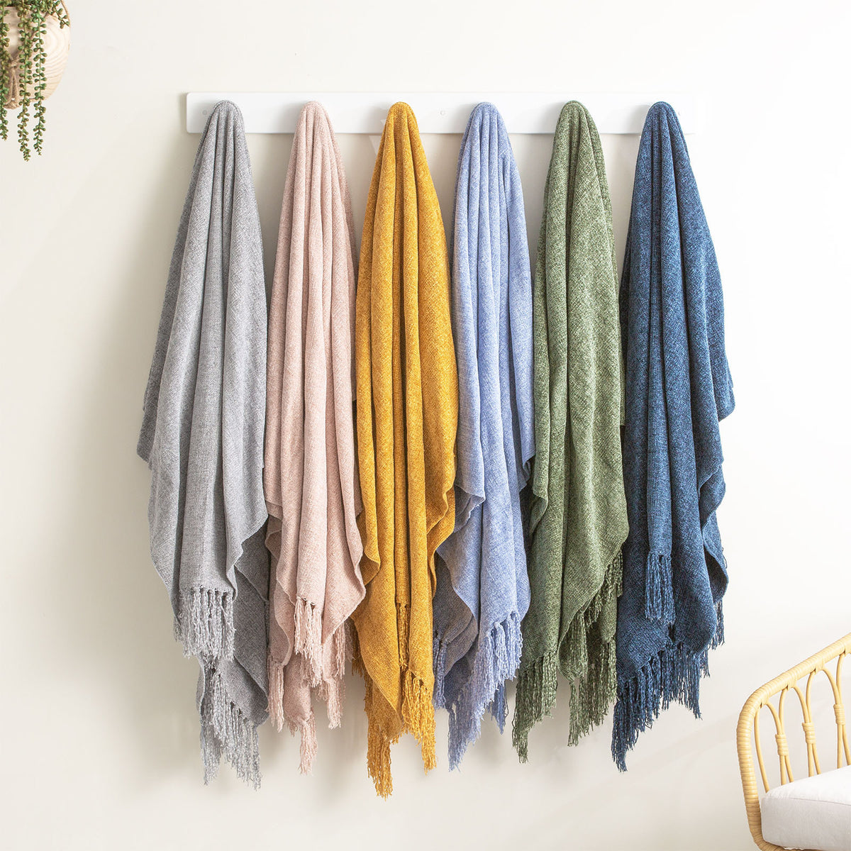 Renee Taylor Newland 130x170cm Chenille Throw Soft Plush Blanket Lotus