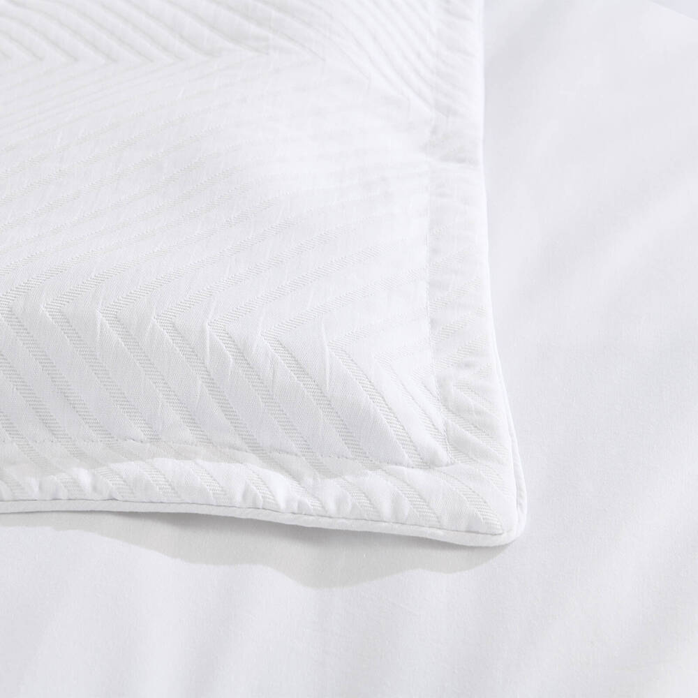 Renee Taylor Atlantis Jacquard Quilt Cover/Pillowcase Set White
