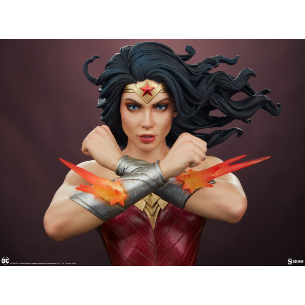Wonder Woman Saving The Day Premium Format Statue Action Figure