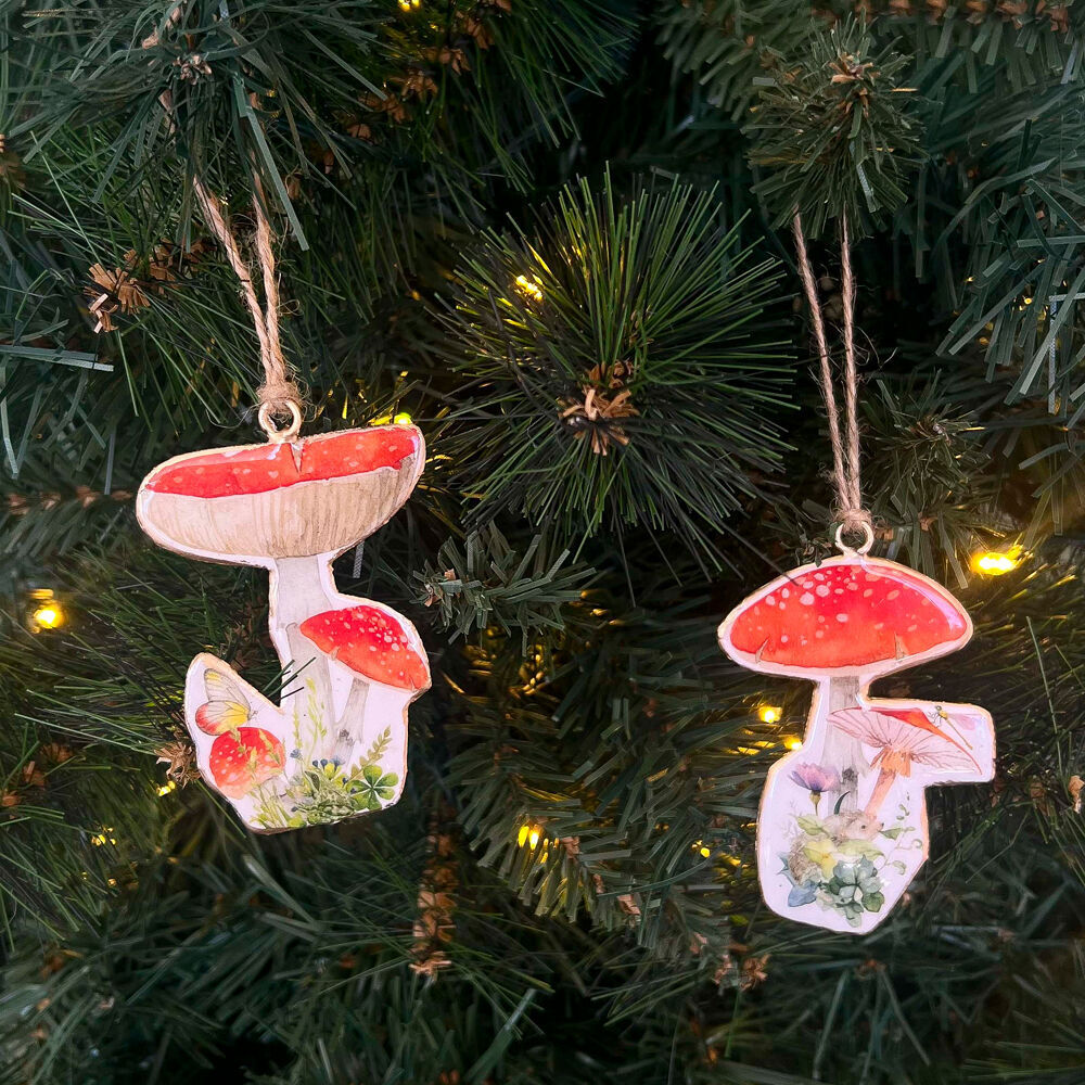 4PK Urban Toadstools Metal Hanging Christmas Decoration 9cm Red Assorted